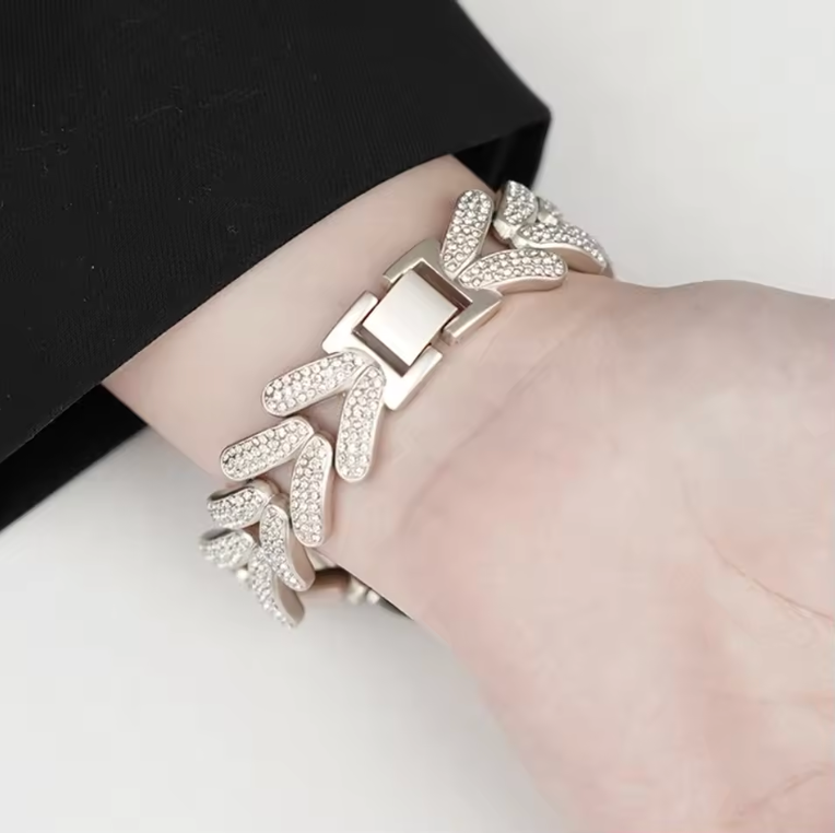<tc>Lustrous Diamond </tc>